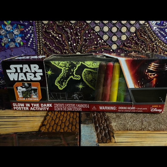 NWT Star Wars Glow in the Dark Poster Activity Set - Picture 1 of 2